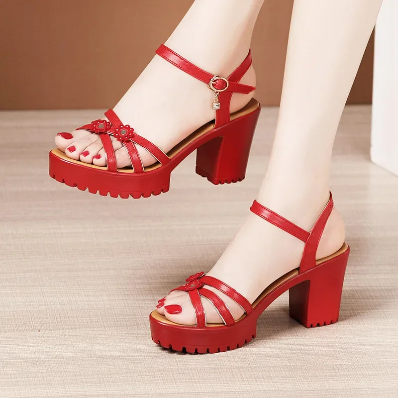 Leather Work Heels - 8cmの小サイズ（32-43）エレガントな花柄ソフトレザーシューズ、プラットフォームサンダル、2026年夏、オフィスモデル向けブロックハイヒールサンダル